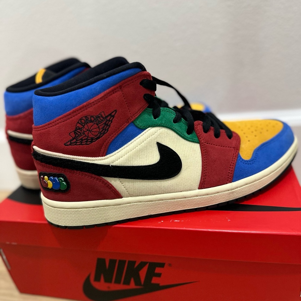 Air Jordan 1 Mid SE FLRS NA Sneakers - Picture 11 of 11